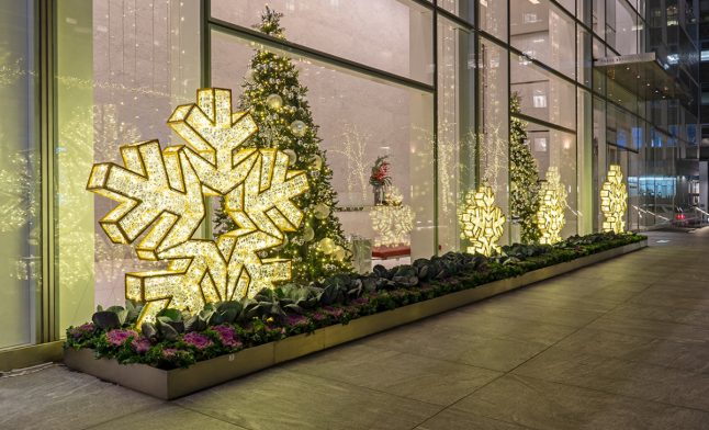 lit-up-snowflakes-decor